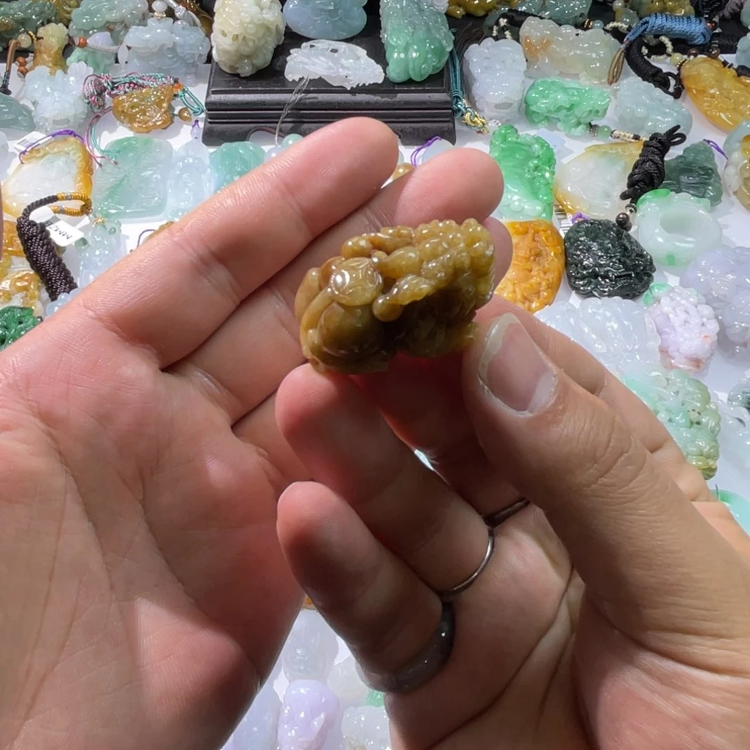 翡翠颈饰未镶嵌天然