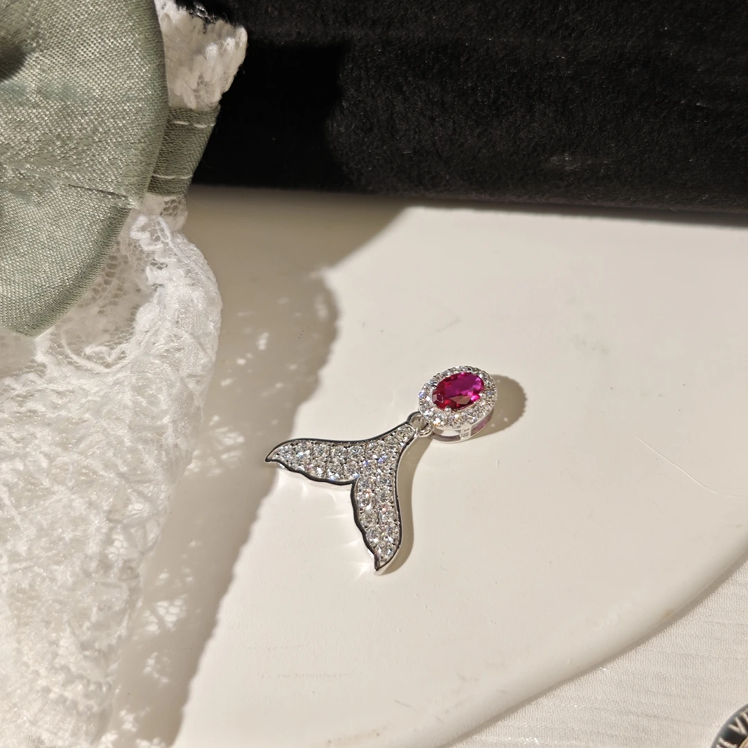 铂金莫桑鱼尾吊坠