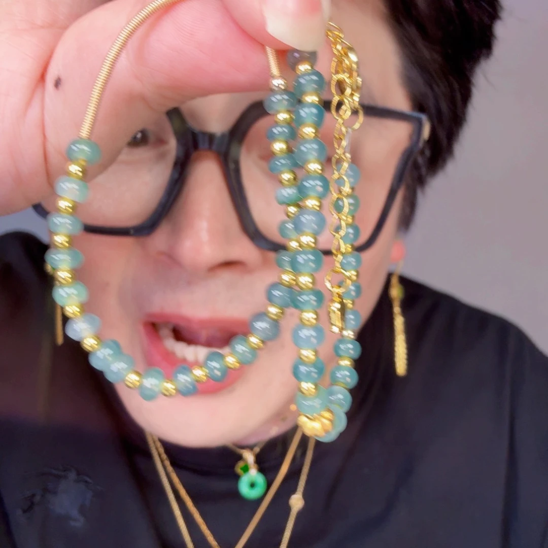 翡翠未镶嵌颈饰多样性一个