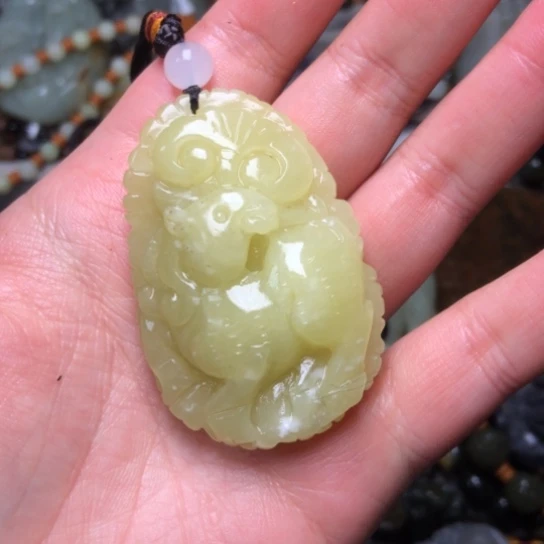 和田玉未镶嵌把件