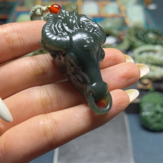 和田玉未镶嵌颈饰