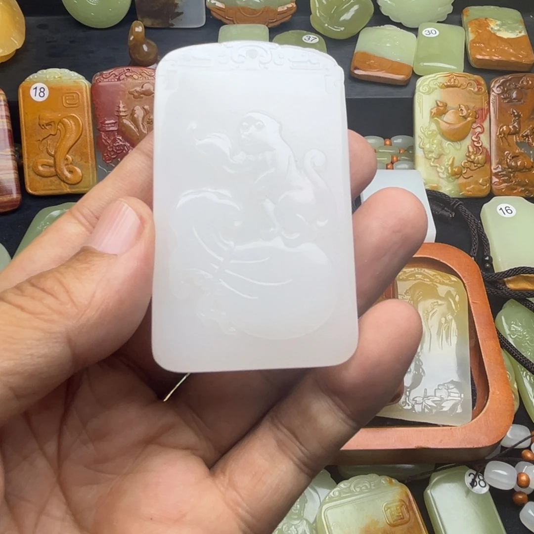 爱***华时尚潮流生肖猴牌子