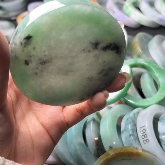 定制翡翠未镶嵌手镯