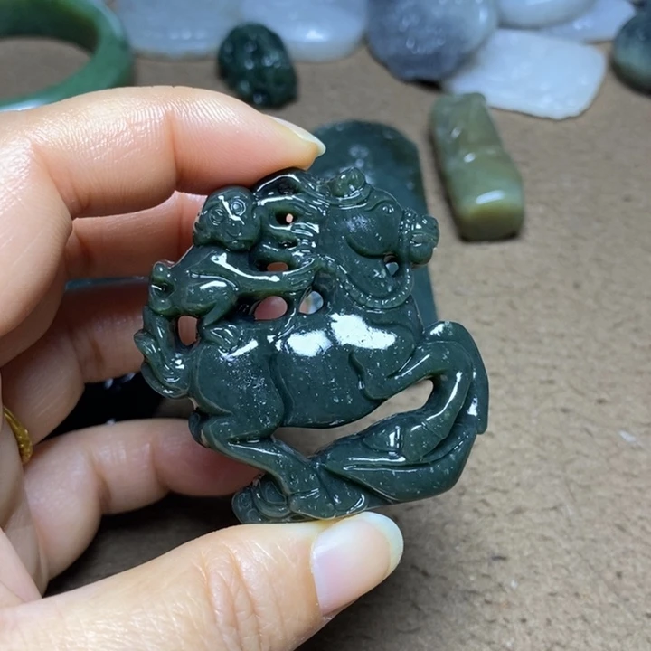 和田玉未镶嵌颈饰