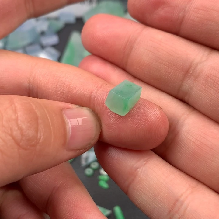 定制翡翠未镶嵌材料定制