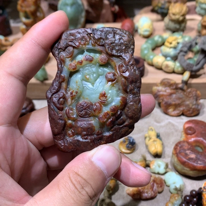 未镶嵌岫岩河磨玉（透闪石质玉）挂件