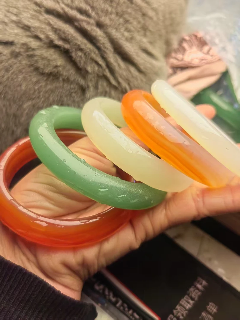 精美玉镯石英质玉多样性发一，直播间选货为准