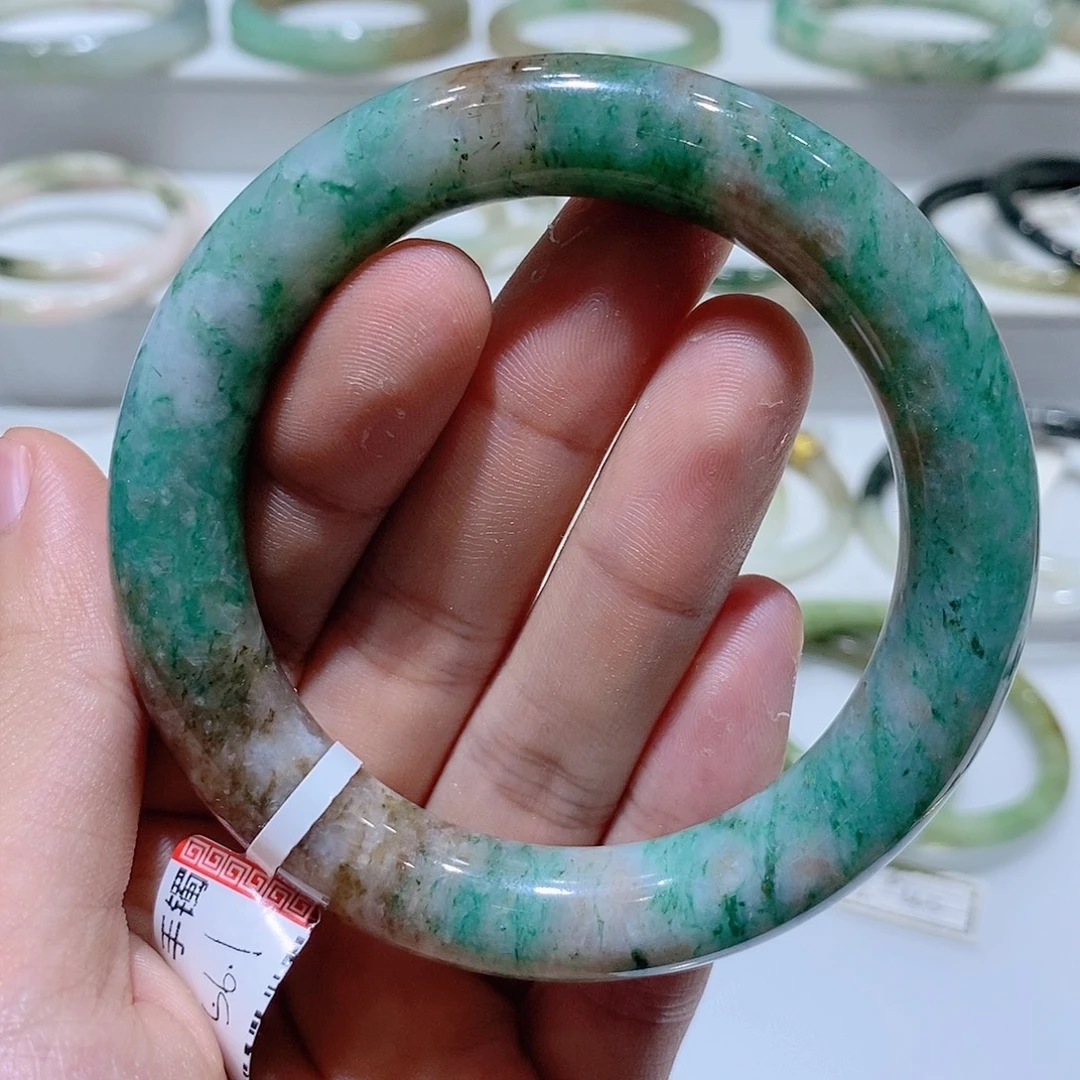 独山玉未镶嵌手镯