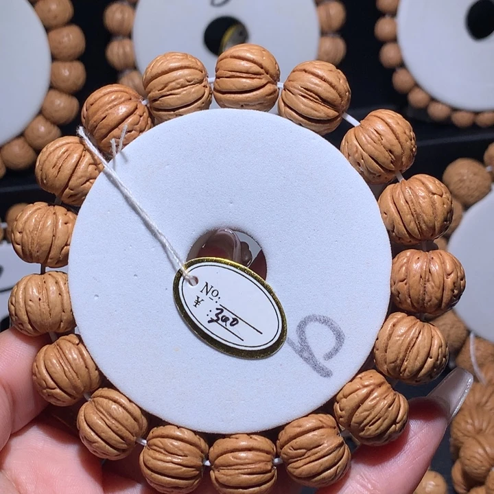 郑***胜桃核手串正圆金丹