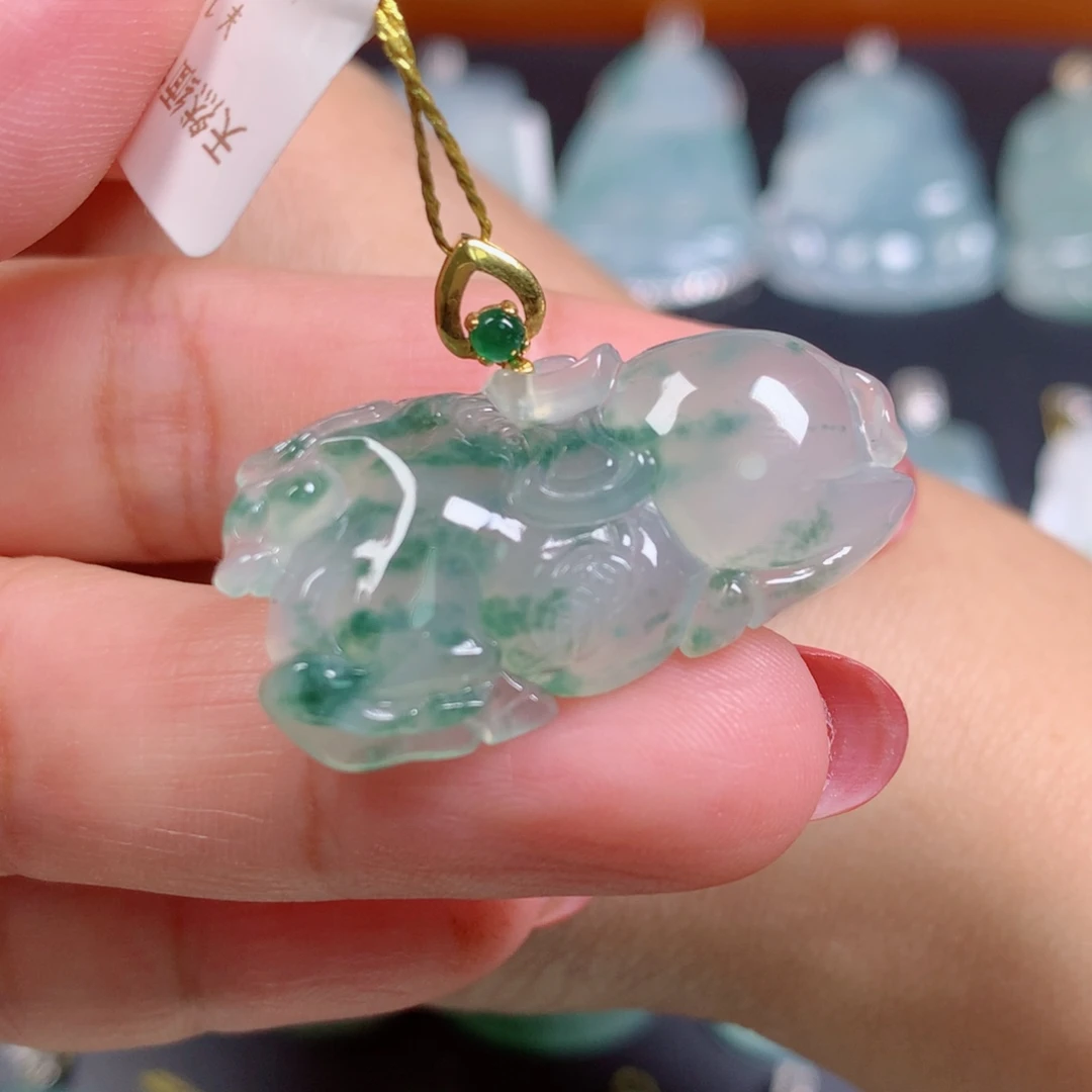 颈饰18K金镶嵌翡翠唐马