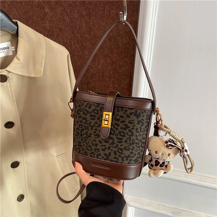 新款磨砂皮豹纹水桶包时尚手拎包斜挎包