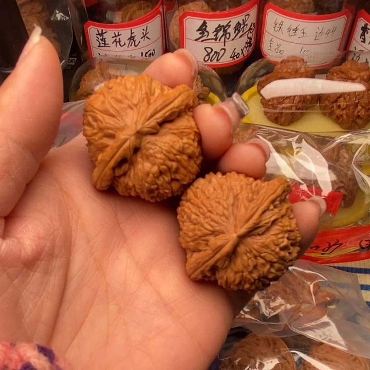 桃核吊坠白狮子40全品