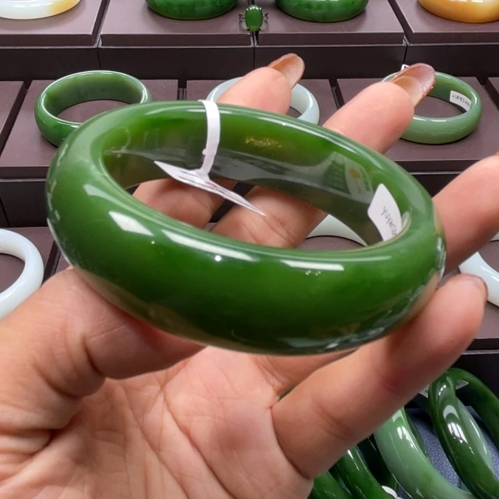 和田玉（碧玉）未镶嵌手镯