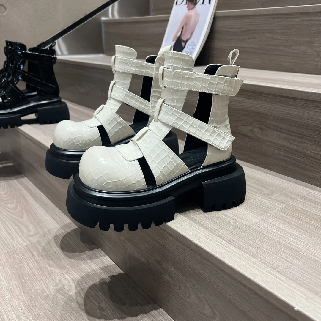 洋气厚底真皮欧洲站爆款罗马凉鞋女2025年夏天外穿镂空高级感短靴