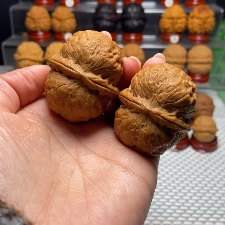 文玩核桃把件15粗筋玉罗汉