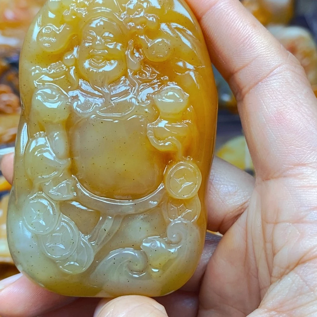 未镶嵌石英质玉（黄龙玉）颈饰