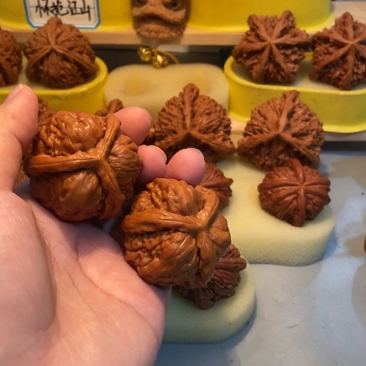 文玩核桃吊坠张**、tjkklvtututx