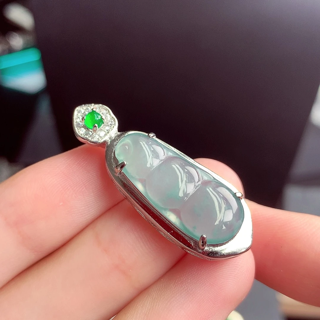 翡翠未镶嵌颈饰挂件