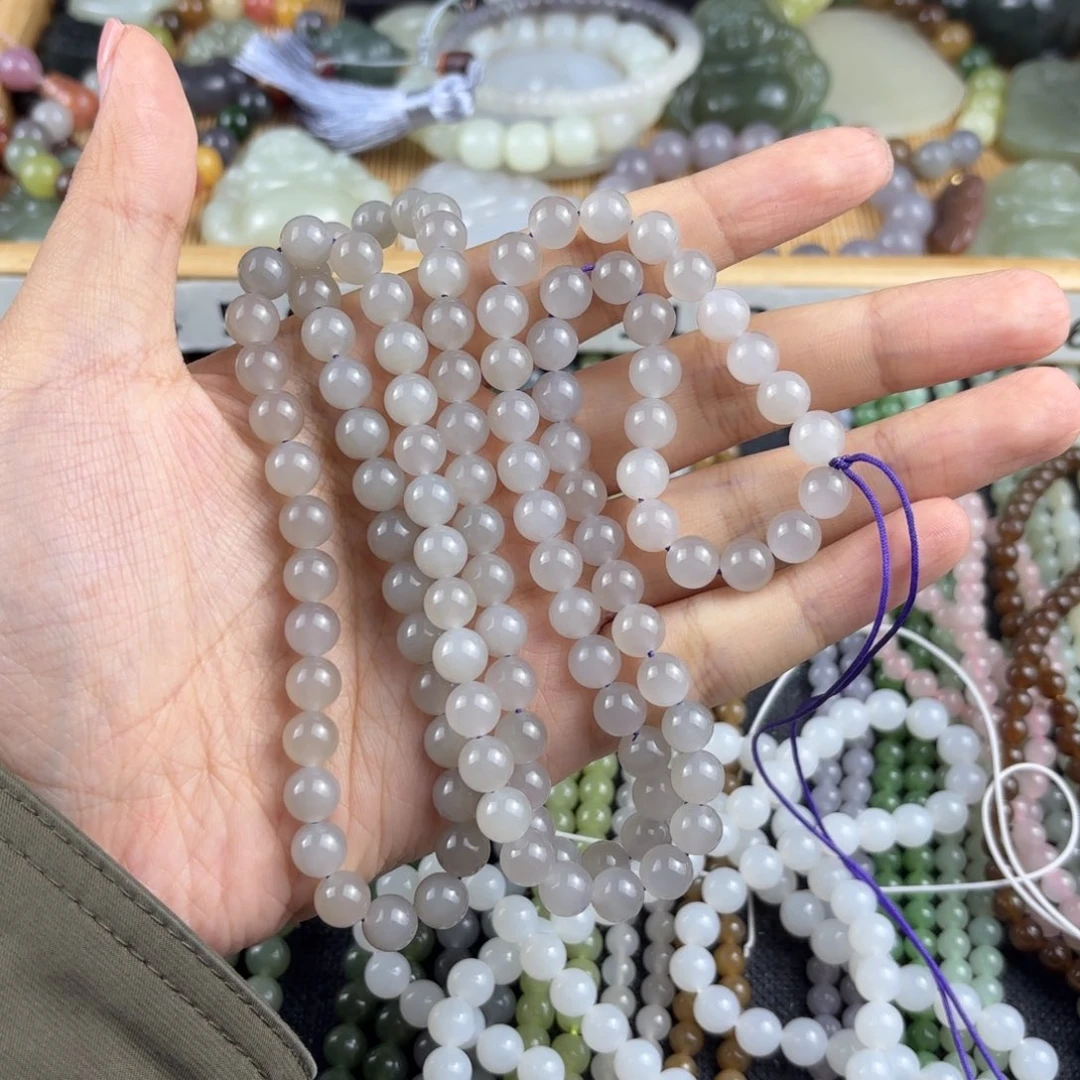 走***看颈饰未镶嵌和田玉