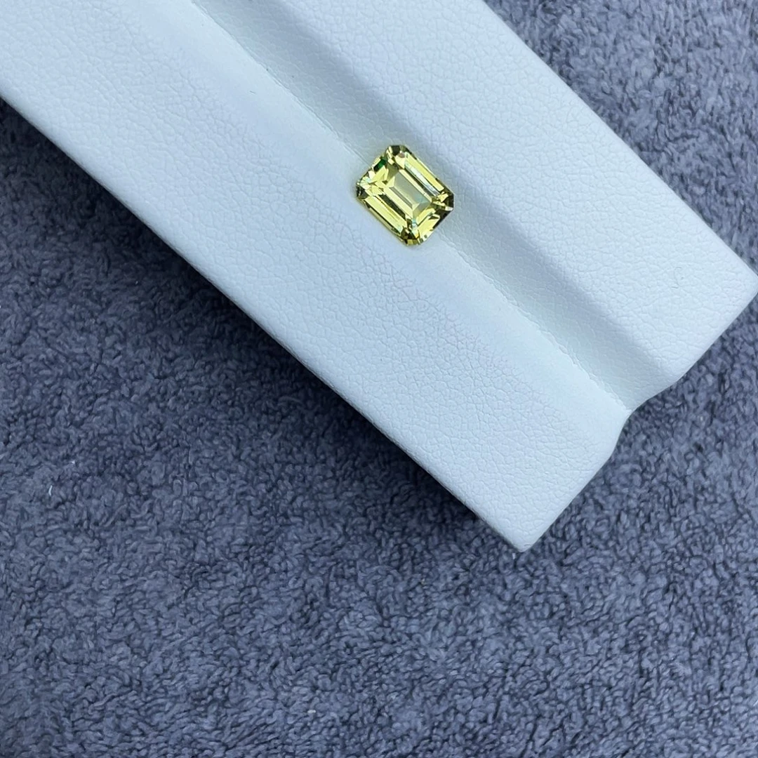 金绿宝石裸石1.69Ct