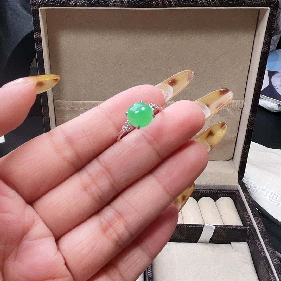 翡翠18K金镶嵌戒指