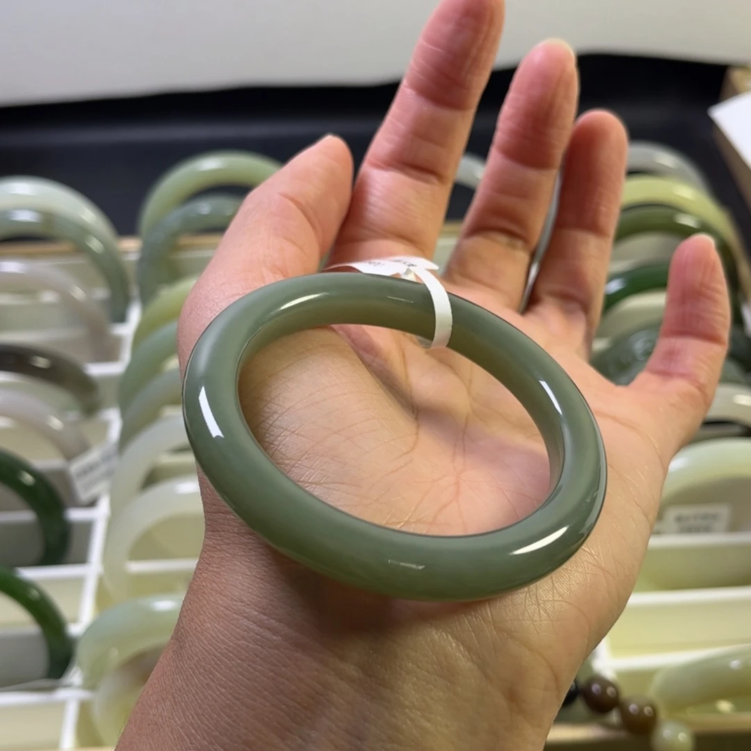 和田玉未镶嵌手镯52.8圈