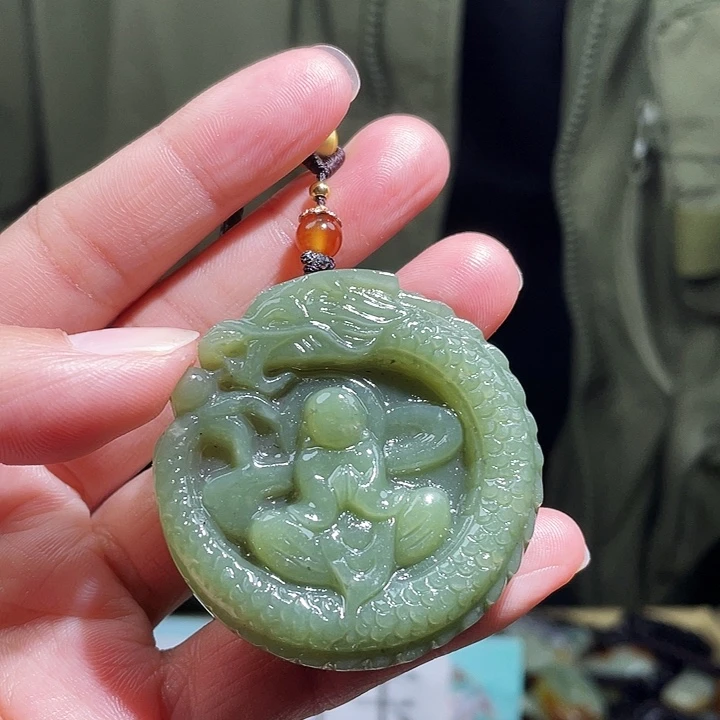 和田玉未镶嵌颈饰多样性