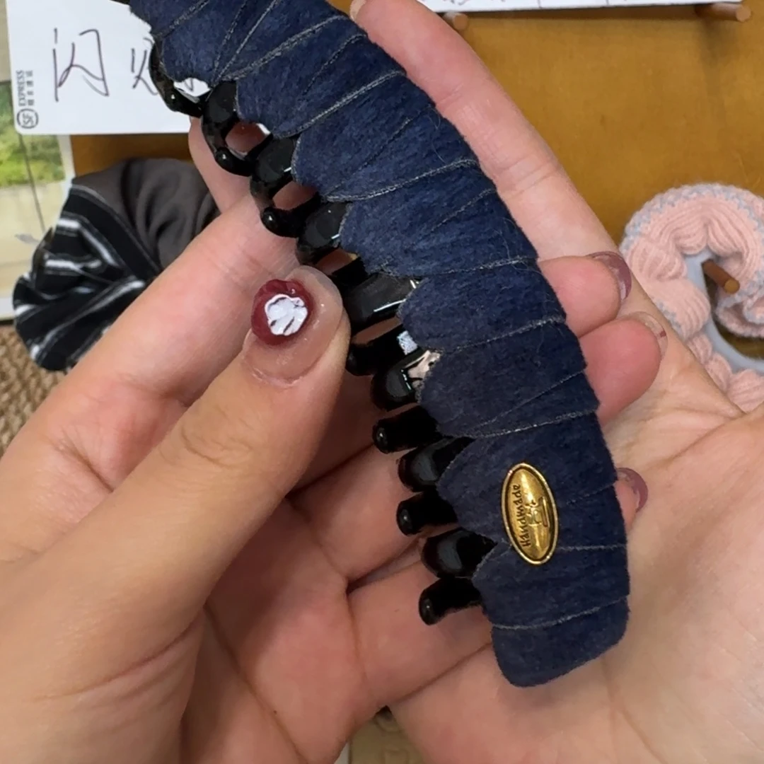 布艺铁合金蓝色布艺香蕉夹