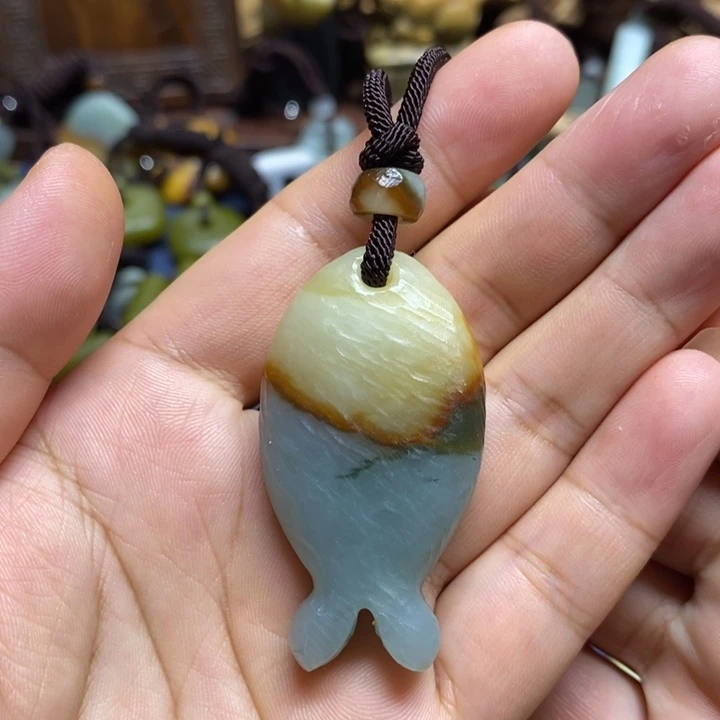 未镶嵌蛇纹石玉颈饰
