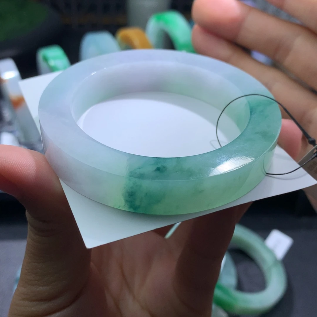 未镶嵌翡翠手镯定制翡翠
