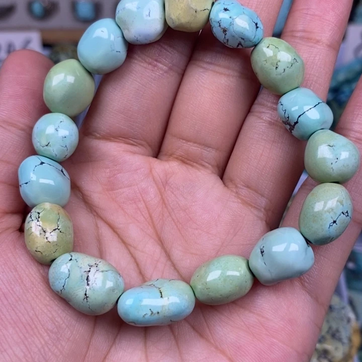 未镶嵌绿松石颈饰