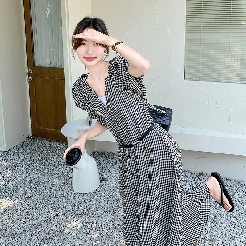 实拍气质V领格子连衣裙女2025夏新款复古别致时尚高腰衬衫长裙S是