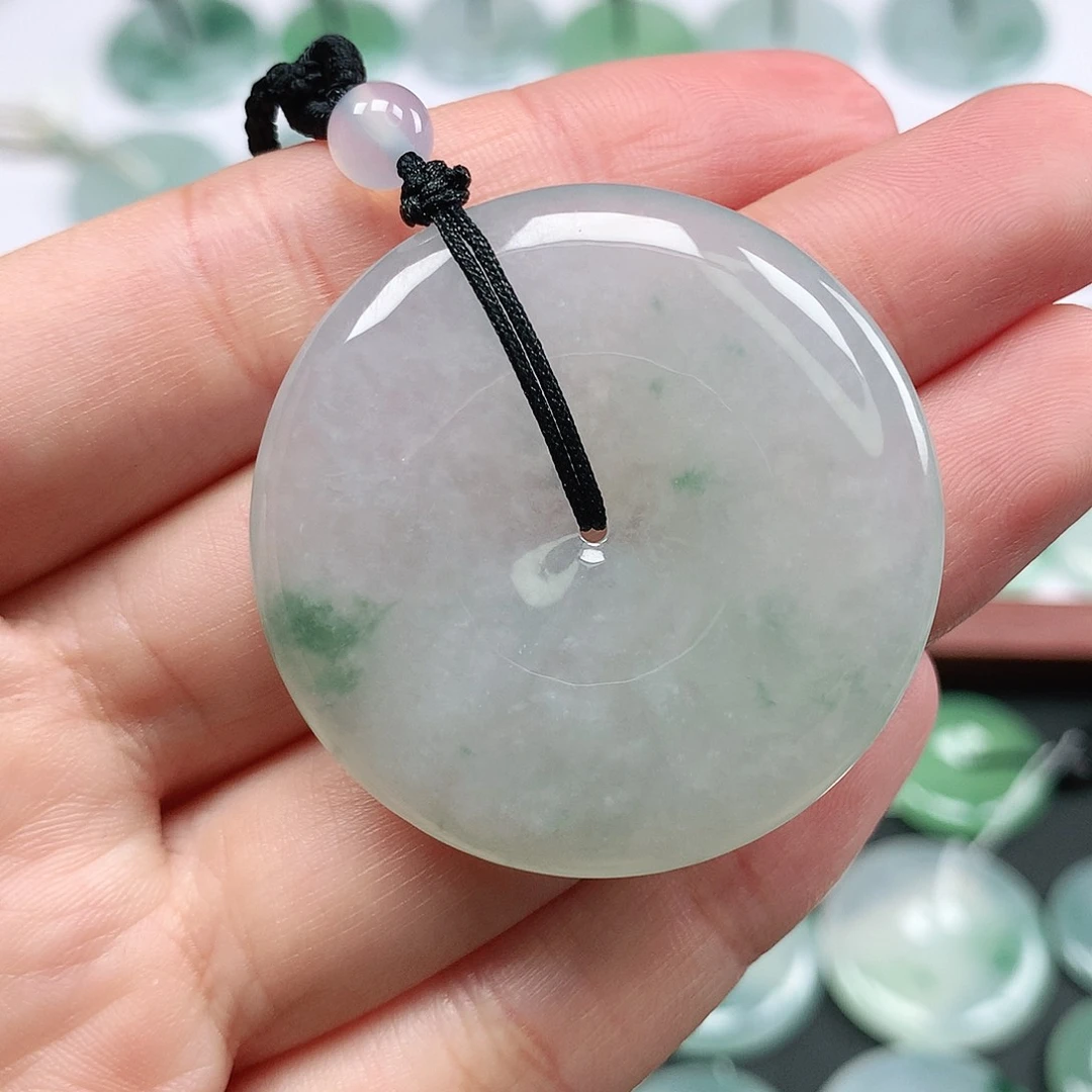 翡翠颈饰未镶嵌中***?平安