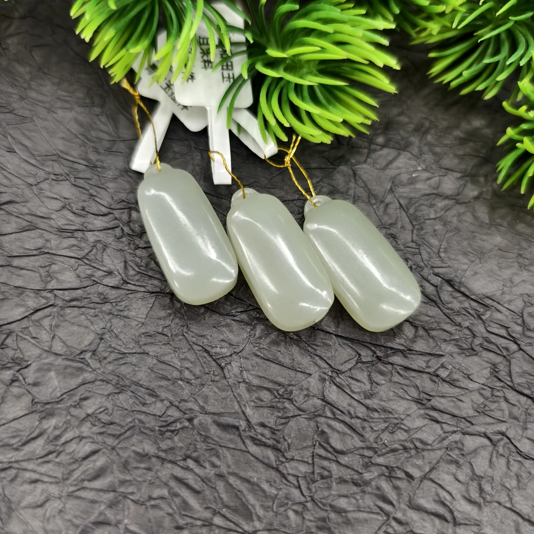 新疆且末料青白玉吊坠27*12（多样性发其一）气质精美