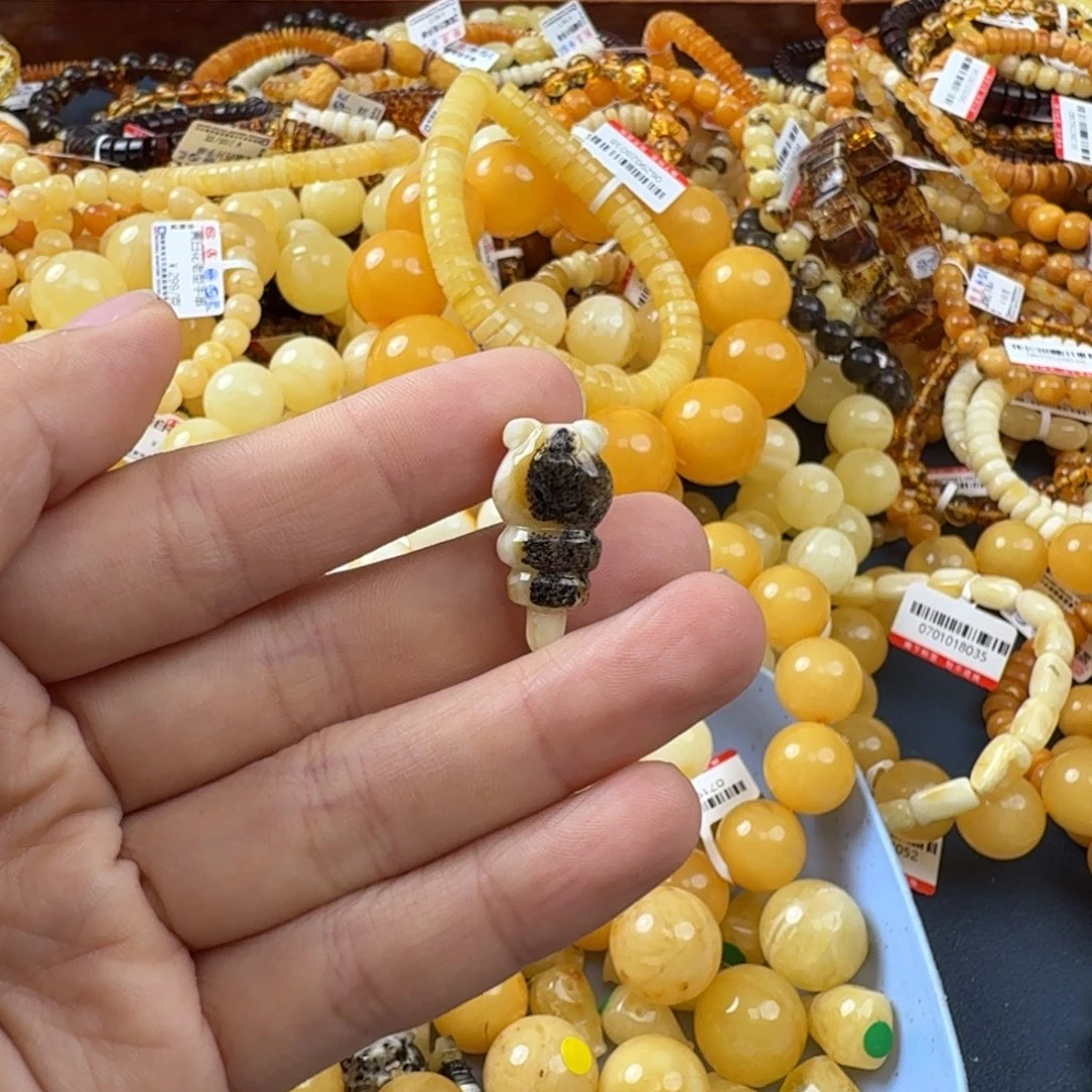 未镶嵌琥珀珠宝奇石