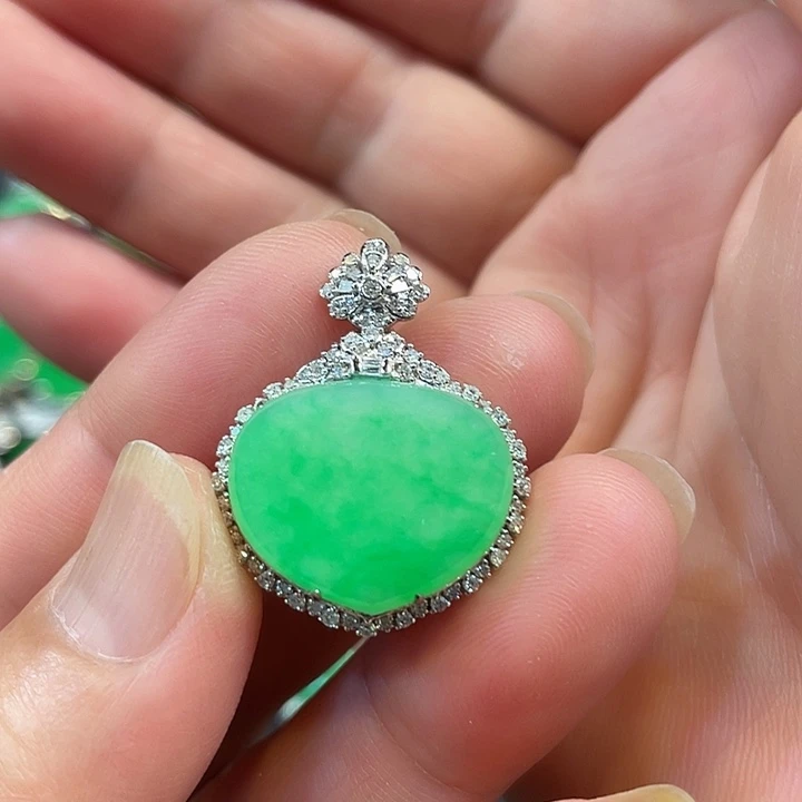 翡翠18K金镶嵌吊坠(不含链)天然缅甸翡翠A货