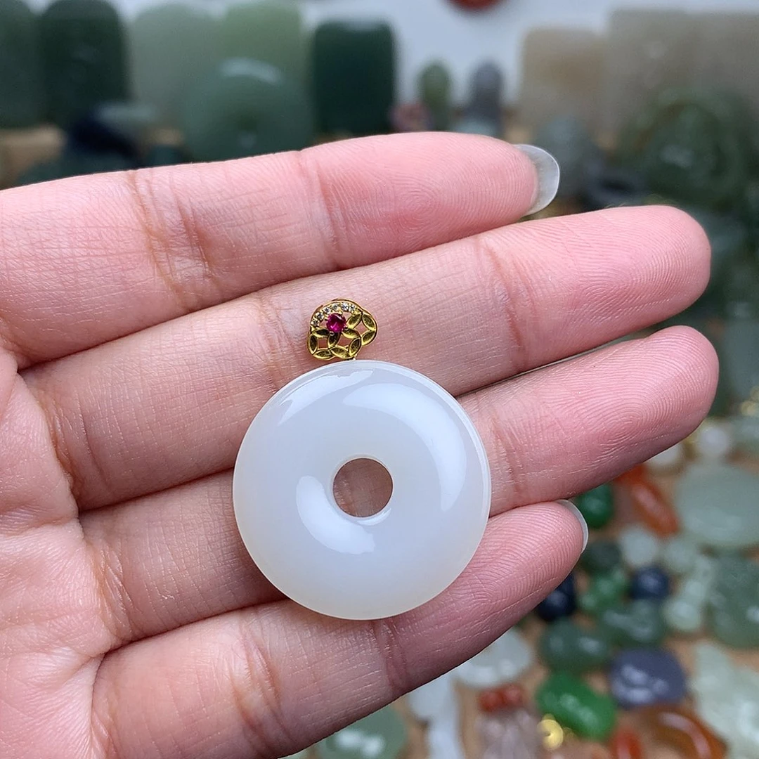 和田玉吊坠18K金镶嵌孙*