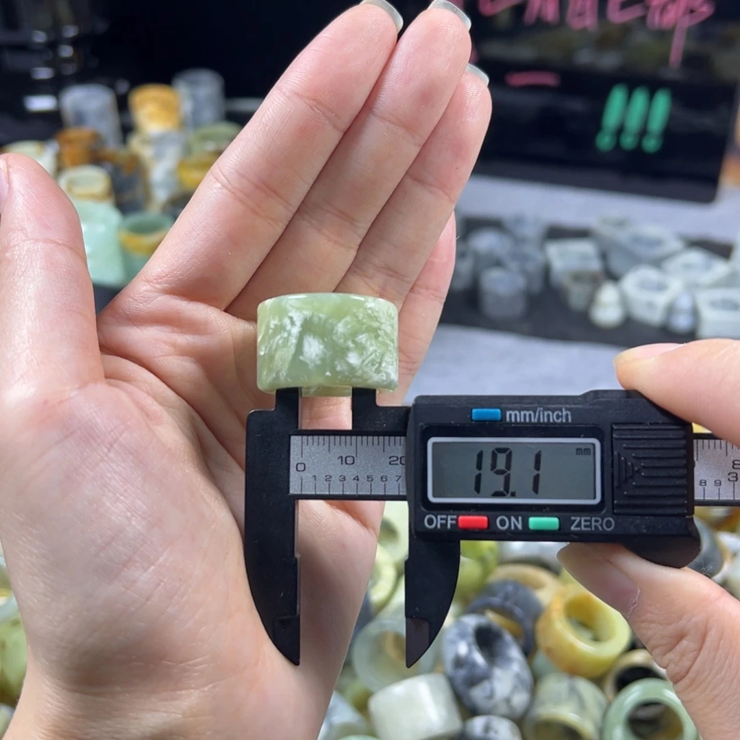 蛇纹石玉未镶嵌戒指