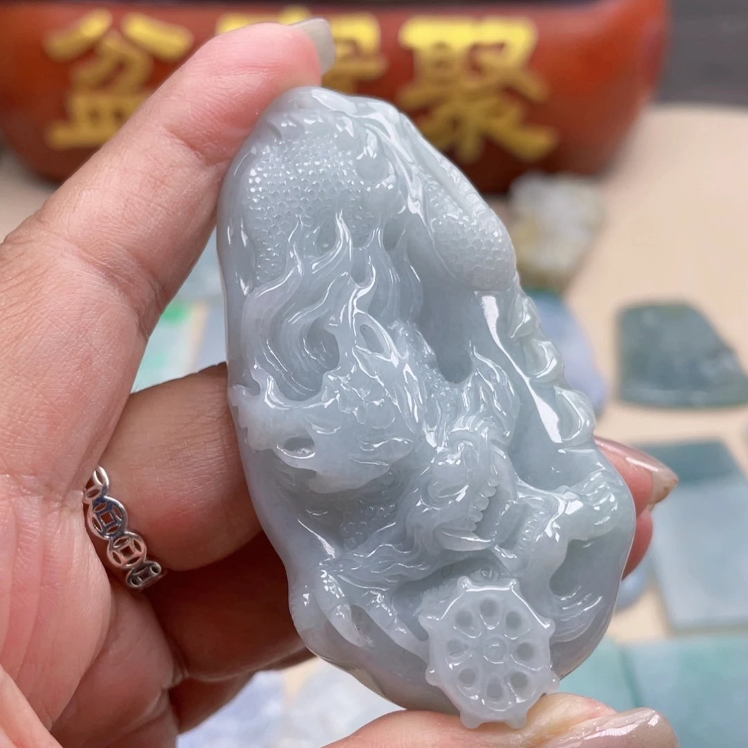 翡翠未镶嵌颈饰龙牌