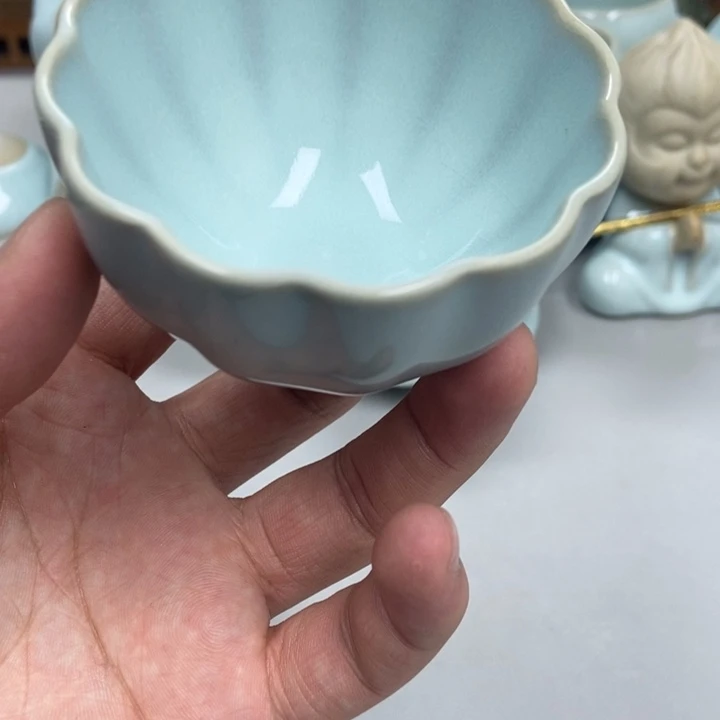 瓷“****”天青色赵琳老师瑕菊瓣杯