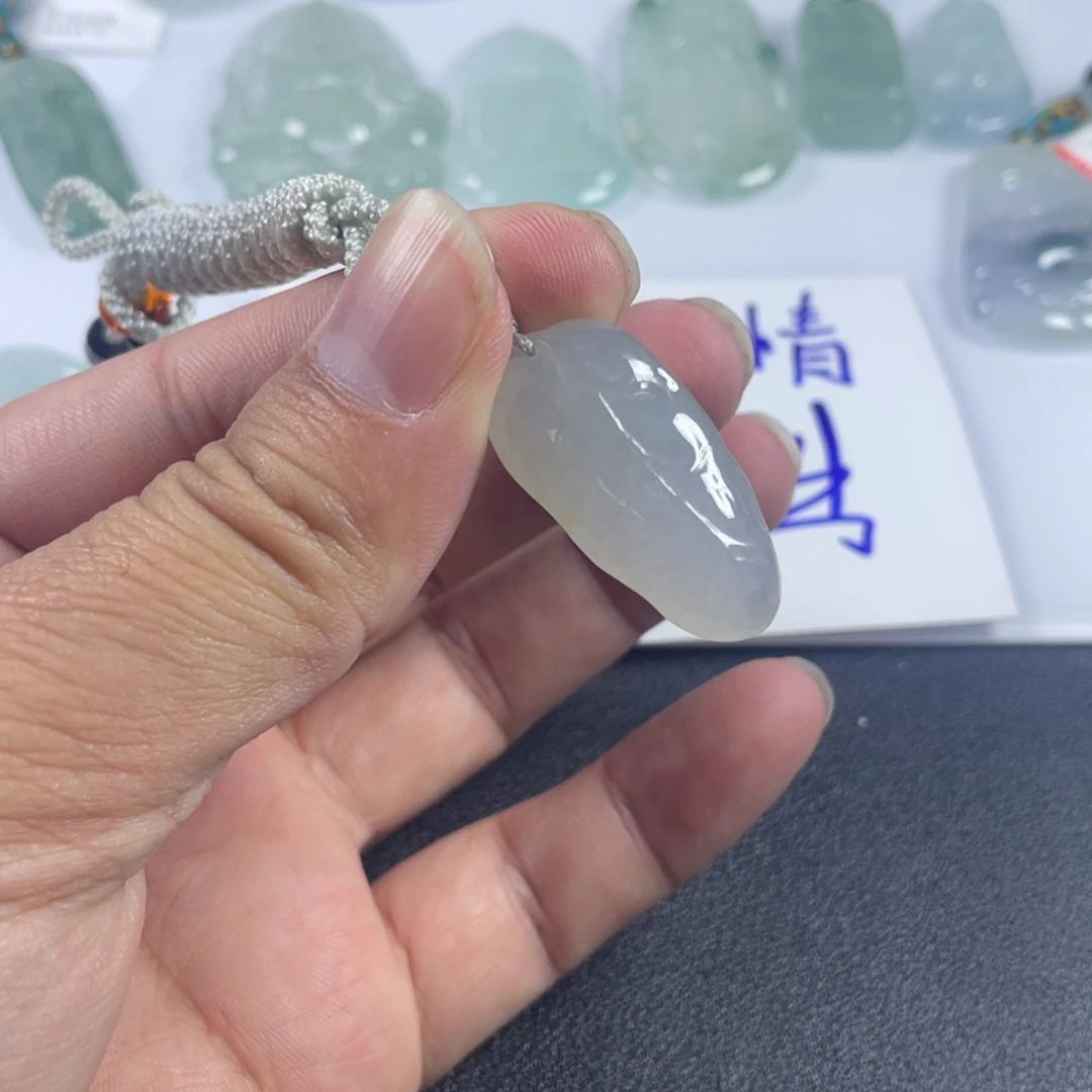 吊坠(不含链)未镶嵌翡翠…………