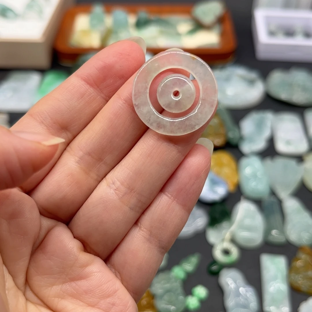 翡翠未镶嵌颈饰子母扣