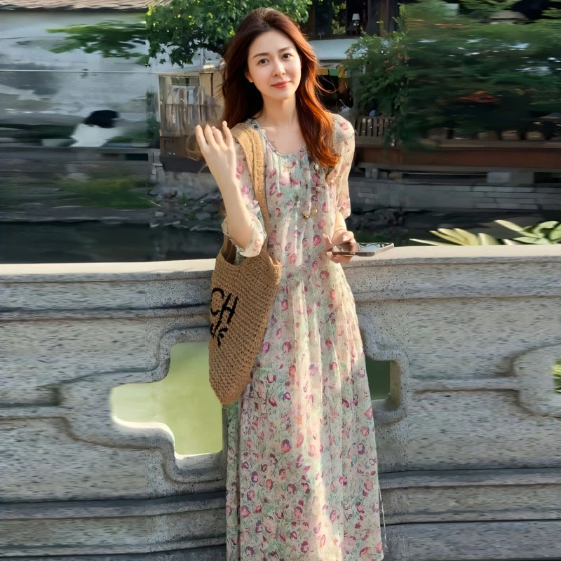 法式多巴胺风U领碎花连衣裙2025新款爆款长裙宽松遮屁股裙子女