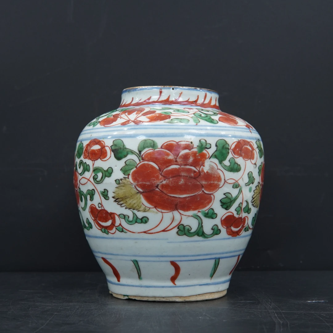 XG00207五彩缠枝牡丹纹罐