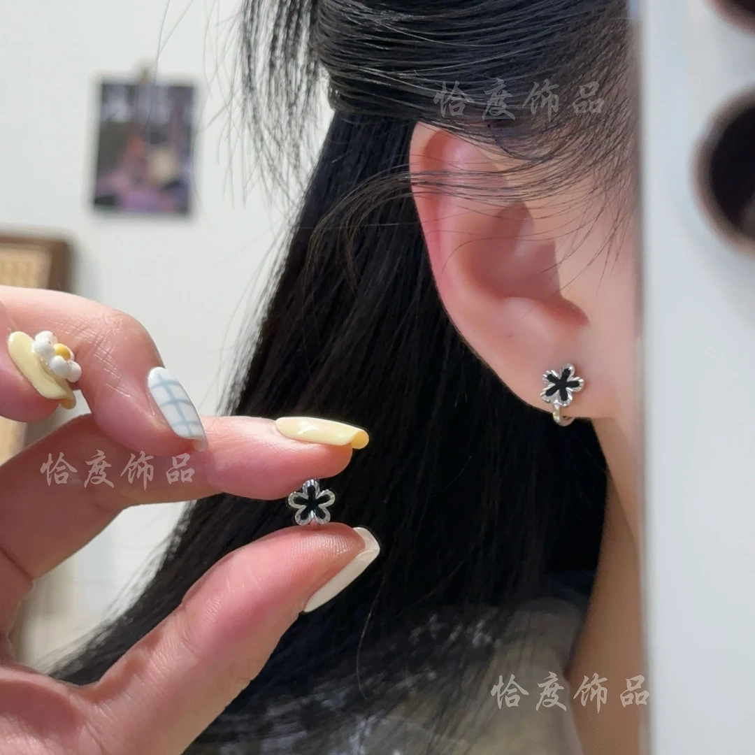 【恰度】精致小巧黑色花花耳扣