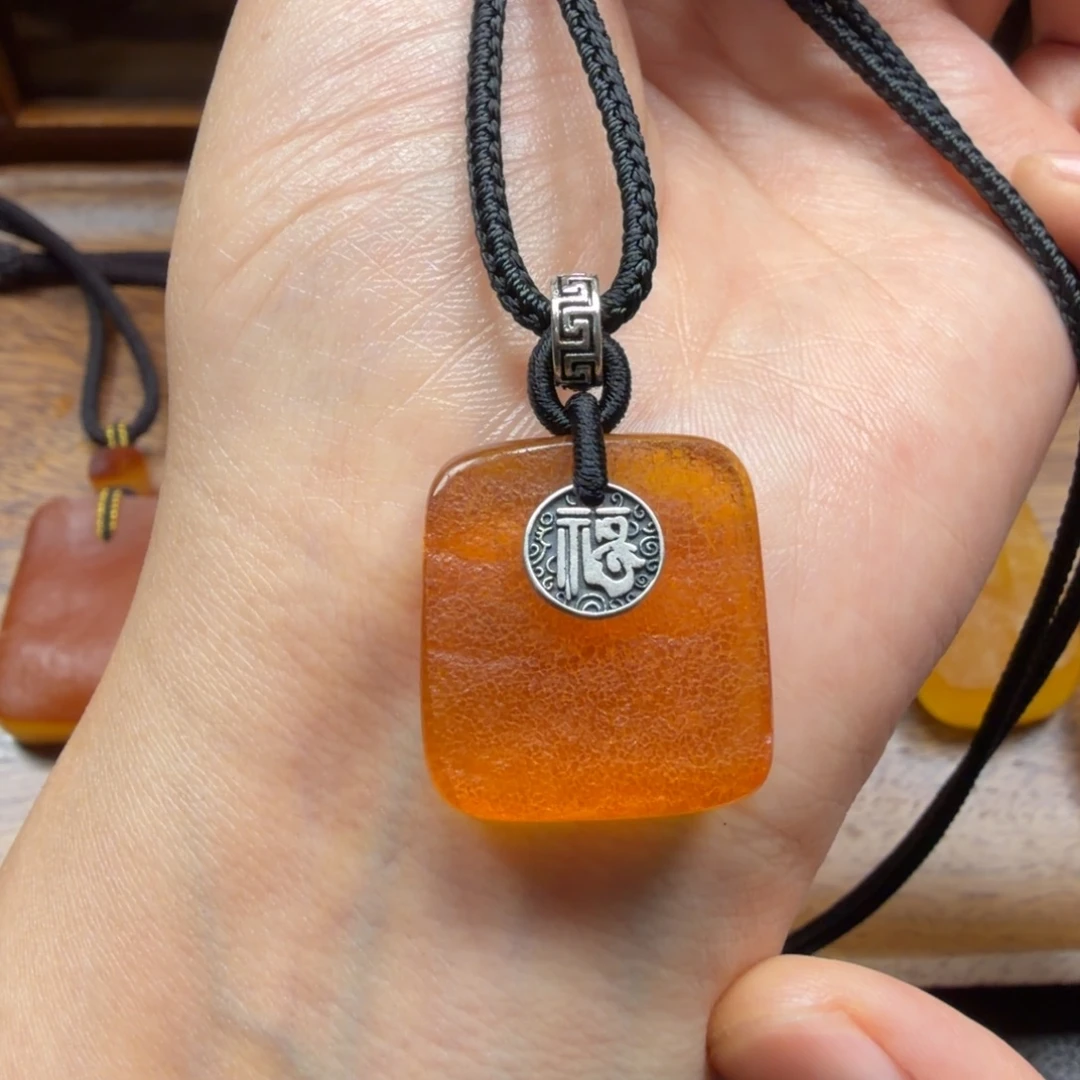 琥珀未镶嵌吊坠(赠链)