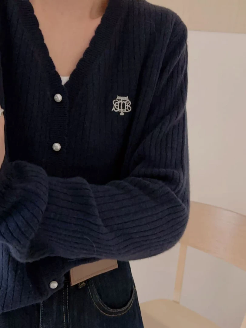 YOI MAGIS 【法甜慕斯】全羊毛春季珍珠扣别致微透女士小开衫上衣