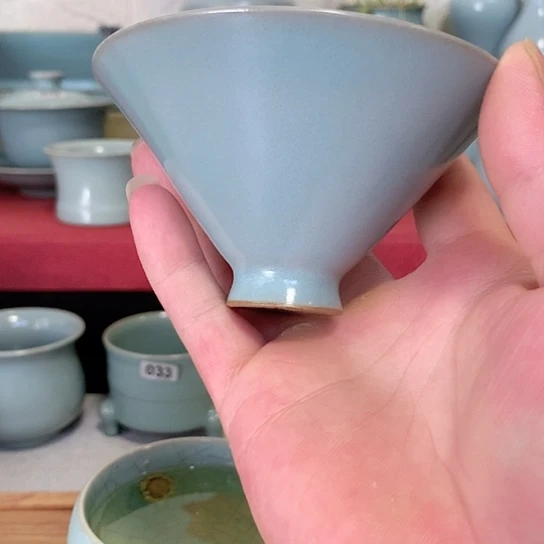 汝官窑釉色，斗笠杯，