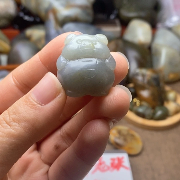 莫***）和田玉未镶嵌颈饰
