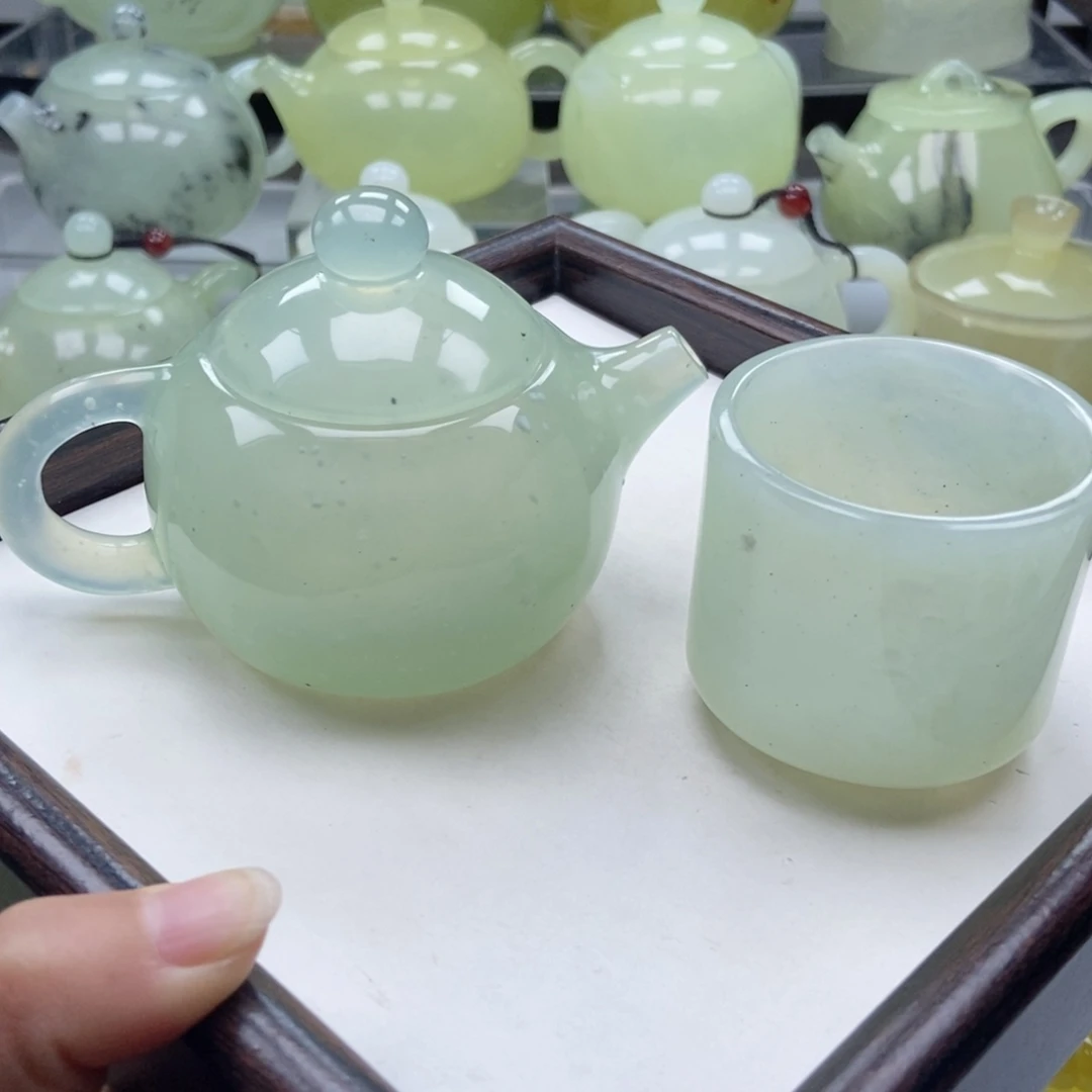 蛇纹石玉未镶嵌壶